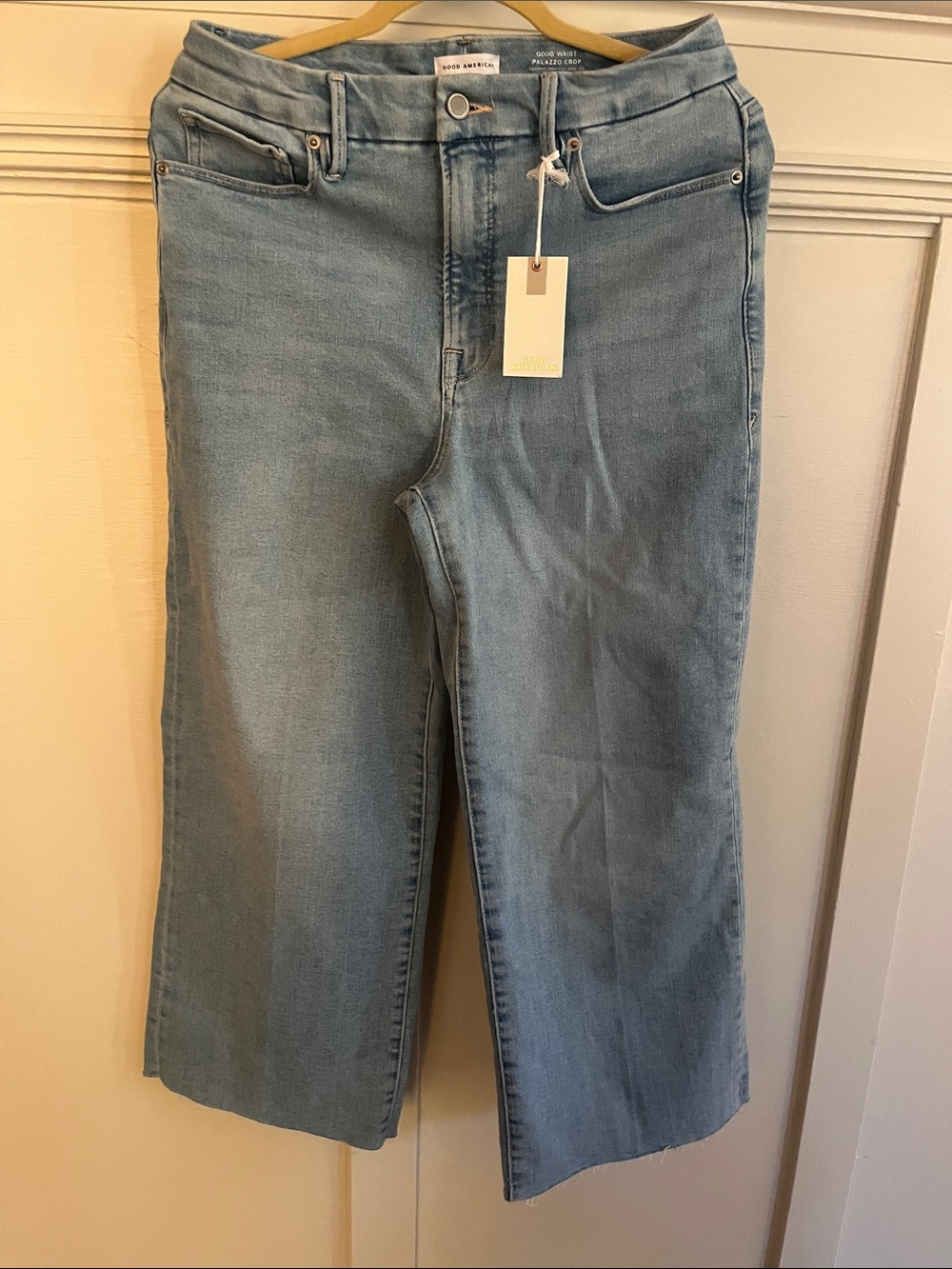 Good American Light Wash Wide-Leg Crop Jeans